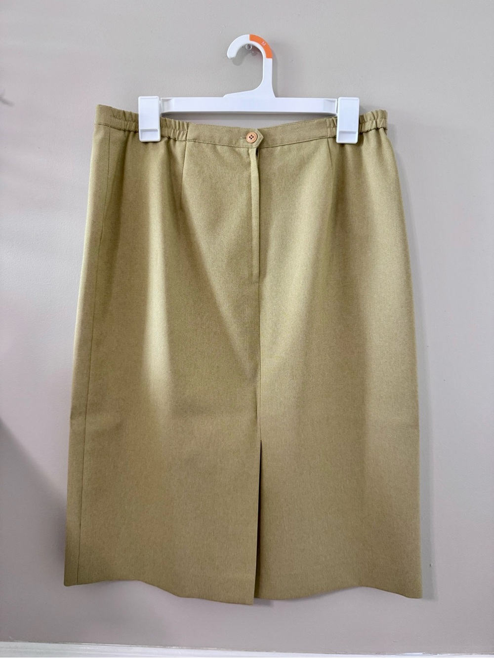 Le Suit Women's Two-Piece Short Sleeve Skirt Set in Olive - Picture 6 of 6